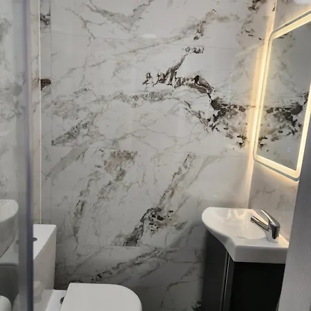 4 Cosy Bedrooms Near Airport & 7people دبلن