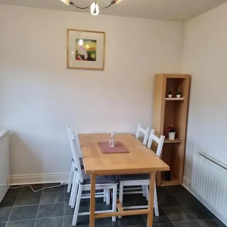 3 Cosy Bedrooms Near Airport & Quarto em Acomodações Particulares