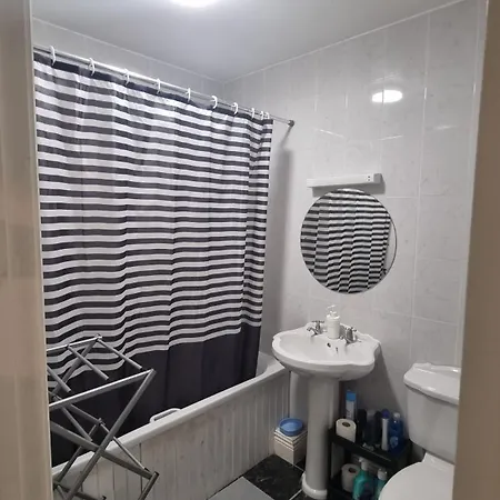 3 Cosy Bedrooms Near Airport & Accommodatie bij particulieren