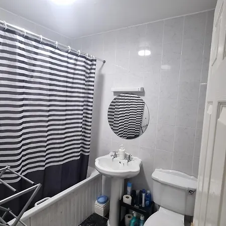 Accommodatie bij particulieren 3 Cosy Bedrooms Near Airport &