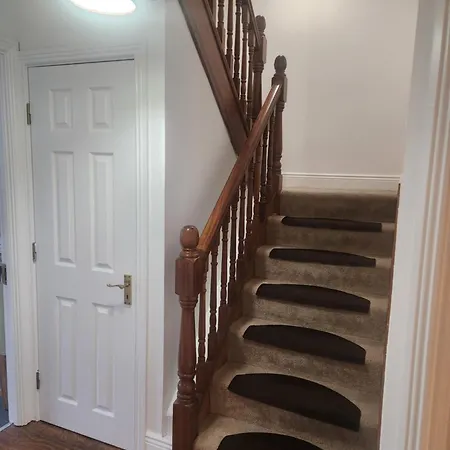 Ubytování v soukromí 4 Cosy Bedrooms Near Airport & 7people Dublin
