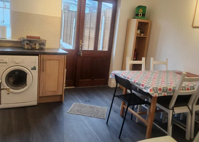 4 Cosy Bedrooms Near Airport & 7people Homestay