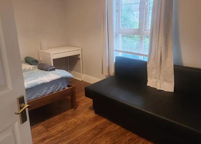 Homestay 4 Cosy Bedrooms Near Airport & 7people
