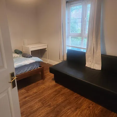 Habitación en casa particular 4 Cosy Bedrooms Near Airport & 7people