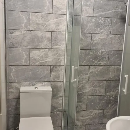 4 Cosy Bedrooms Near Airport & 7people *