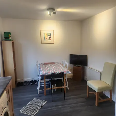 4 Cosy Bedrooms Near Airport & 7people